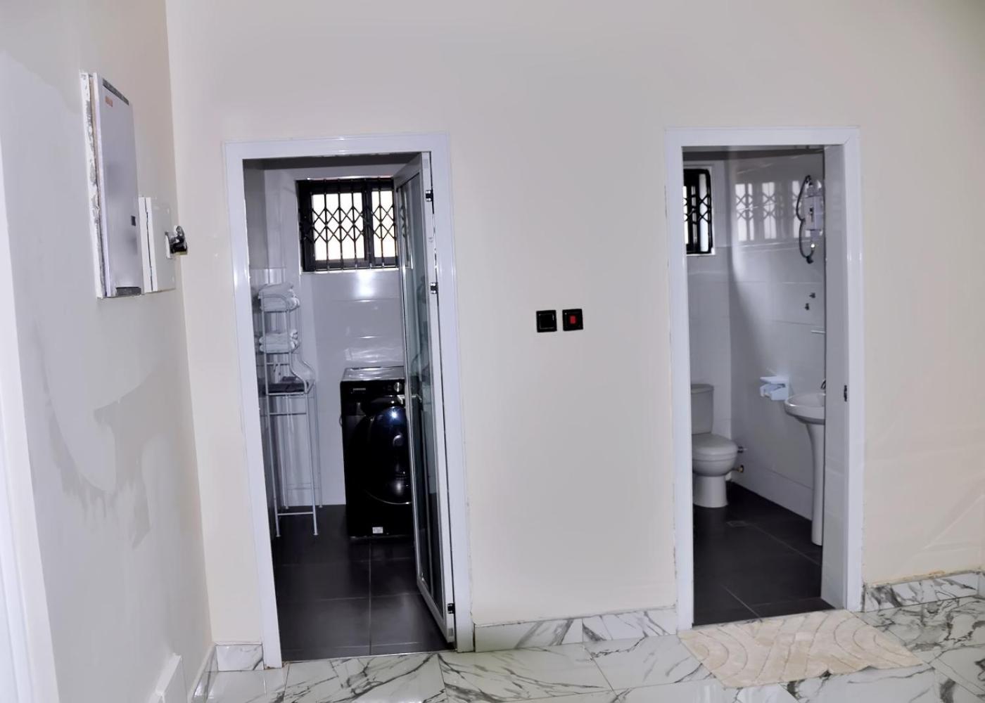 Queens Place Ξενοδοχείο Άκρα Εξωτερικό φωτογραφία